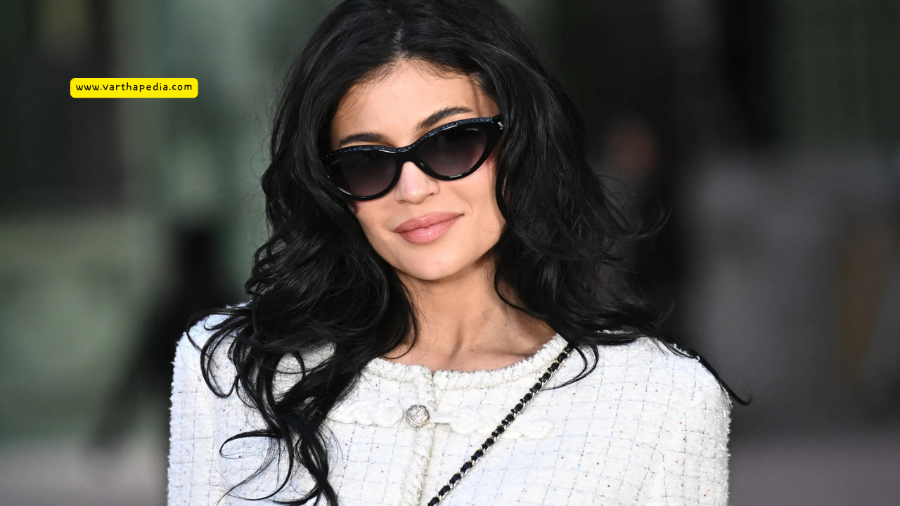 build a billion-dollar business, Expert finance tips, billionaire tips, Kylie Jenner business success, billionaire entrepreneurs, how to build a business, business growth strategies, celebrity entrepreneurs, Kylie Jenner net worth, e-commerce success, branding tips, social media marketing, influencer marketing